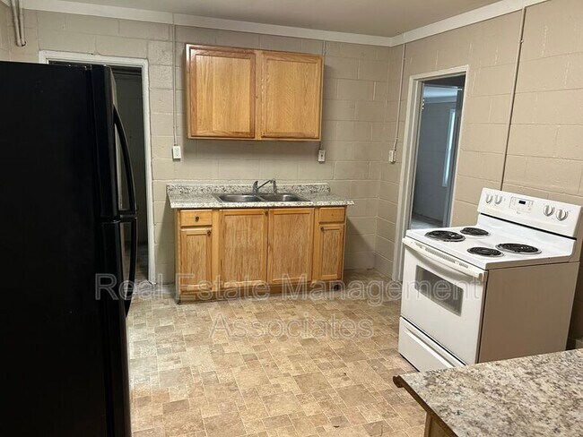 Photo - 907 Cleveland St