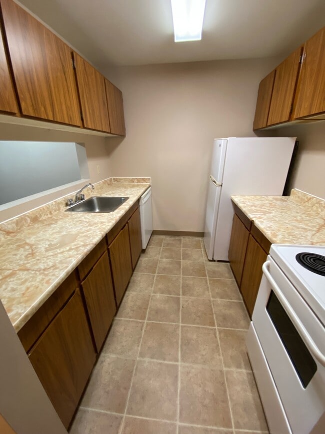 Photo - 10312-10395 95 Ave