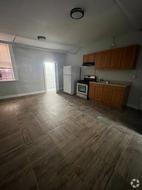 Building Photo - 1009 Chancellor Ave Rental