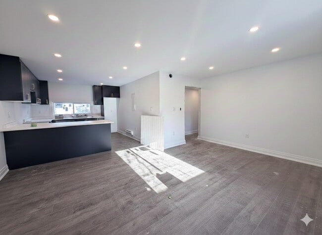 Photo - 184 Ottawa St S Unit Upper Floor