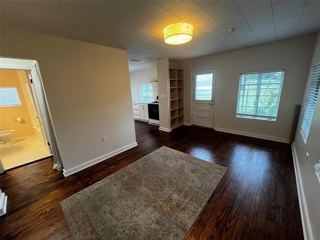 Photo - 1011 E 9th St