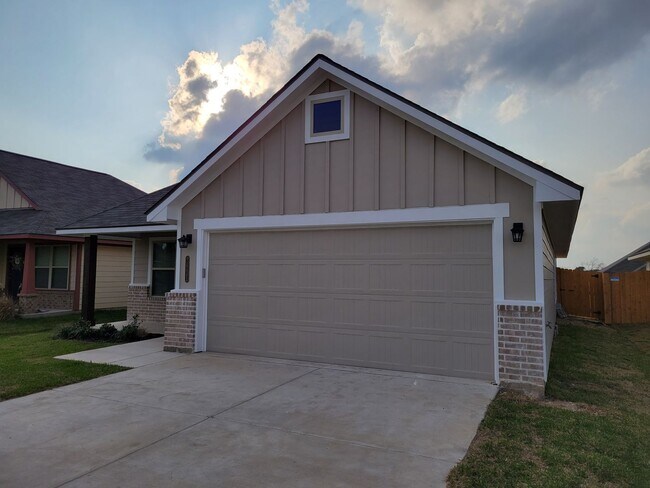 Photo - Brand New 3 bedroom / 2 bath home in Bonham Trace neighbor hood in North Bryan,