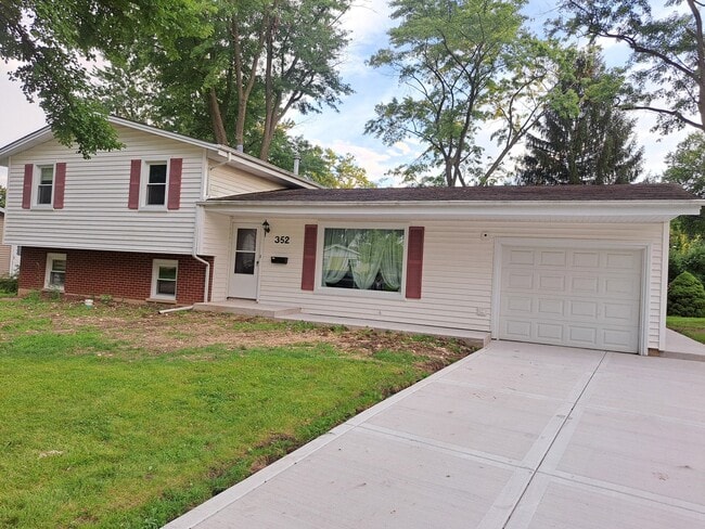 Building Photo - 352 Sioux Ln