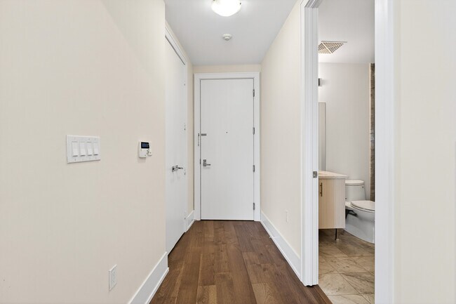 Photo - 29 Queens Quay E