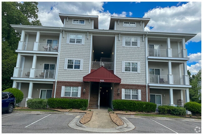 Building Photo - 932 Southmoor Dr Rental