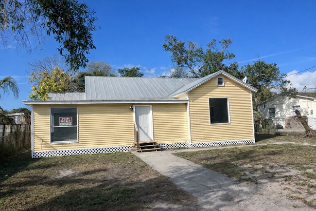 Building Photo - Charming 4BR/2BA Lakeland Home NO APPLICATION FEE!