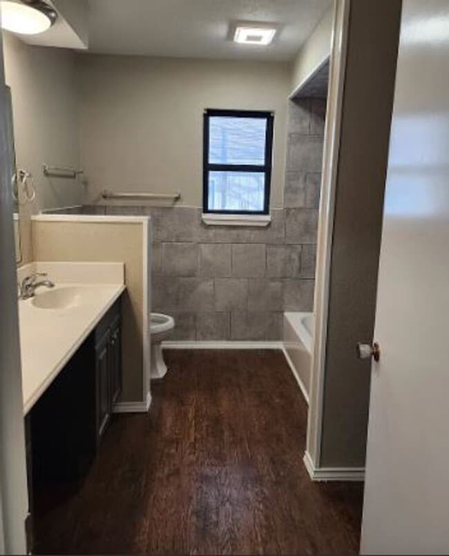Photo - 465 W Marshall Dr