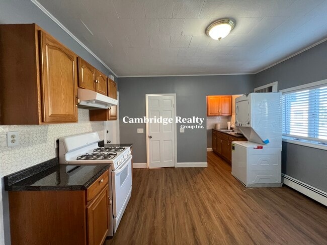 Building Photo - 5 Bristol St Unit 3 Rental