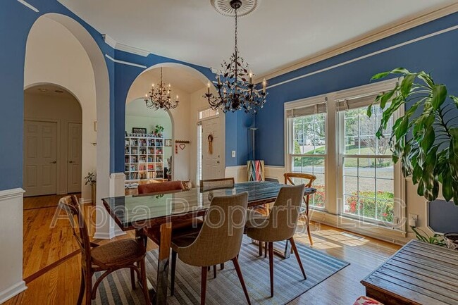 Photo - 209 Birchleaf Ln