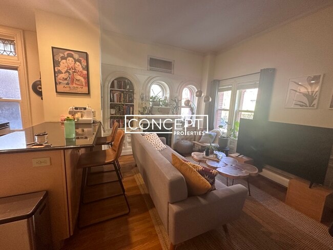 Building Photo - 195 Commonwealth Ave Unit 1CP