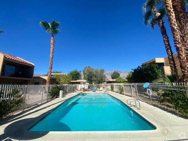 Building Photo - Palm Springs 3 br 3 bth on Golf Course Rental