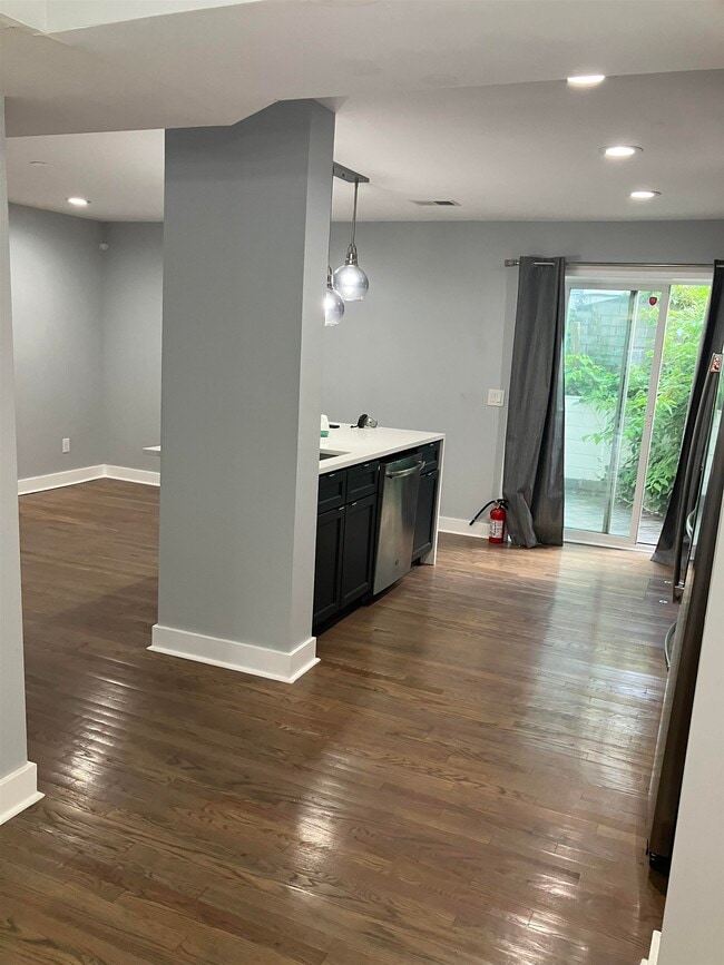 Building Photo - 1 Reservoir Ave Unit Apt 1