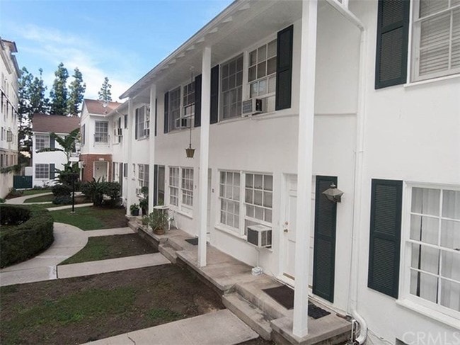 Building Photo - 181 S Marengo Ave Unit 5