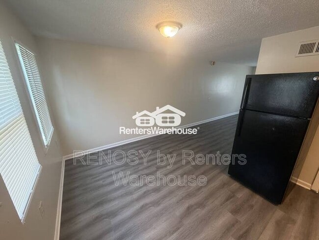 Photo - 2067 Larkhall Rd