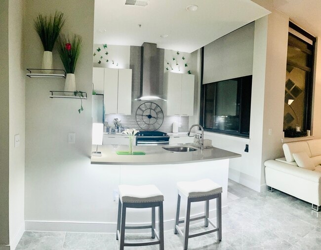 Photo - 2000 Clarendon Blvd