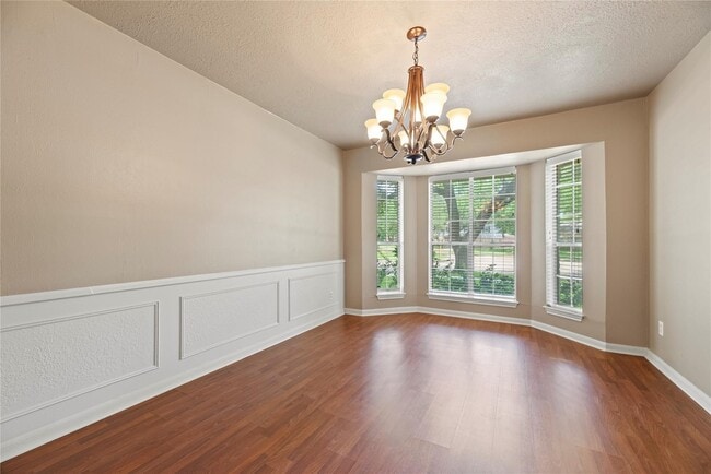 Photo - 16325 St Helier St