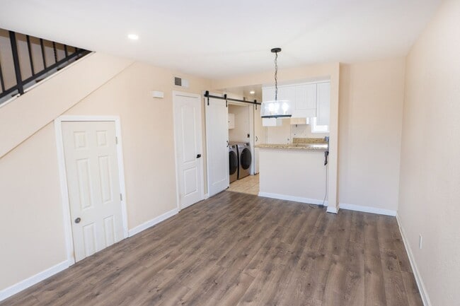 Building Photo - 2 Bedroom 1.5 Bath Available Now in El Cajon!
