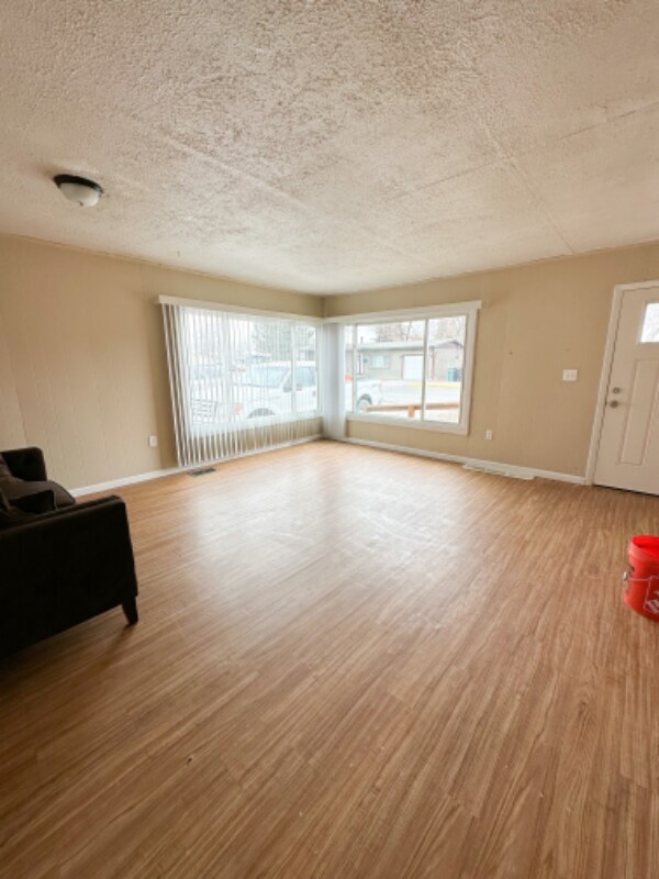 Photo - 9 S 12th St W