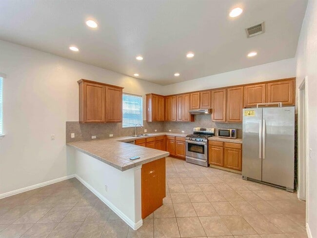 Photo - 609 W 37th St