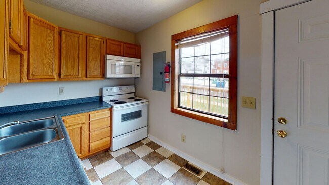 Photo - 1366 Indianola Ave