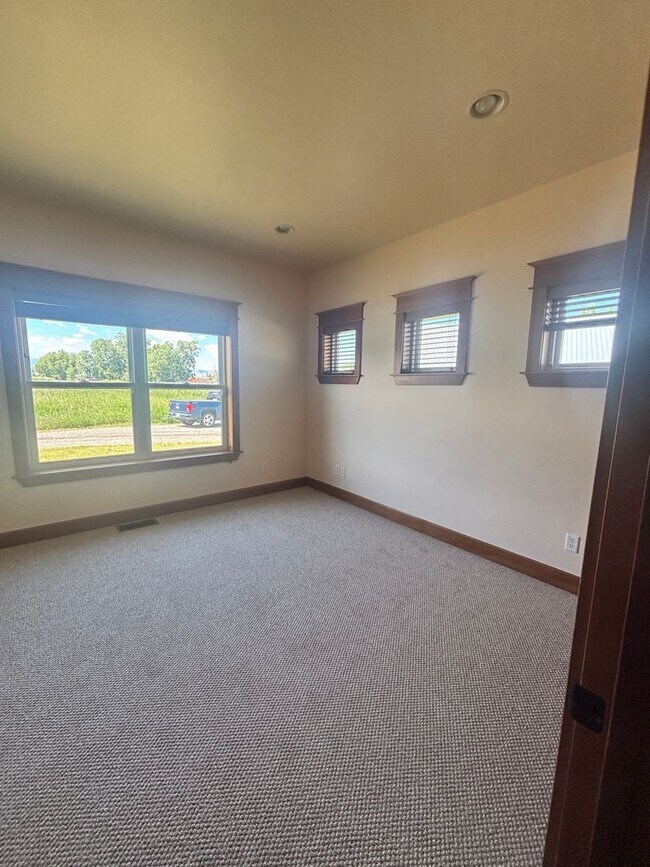 Photo - Beautiful 4B/3B home on acreage with mountain views