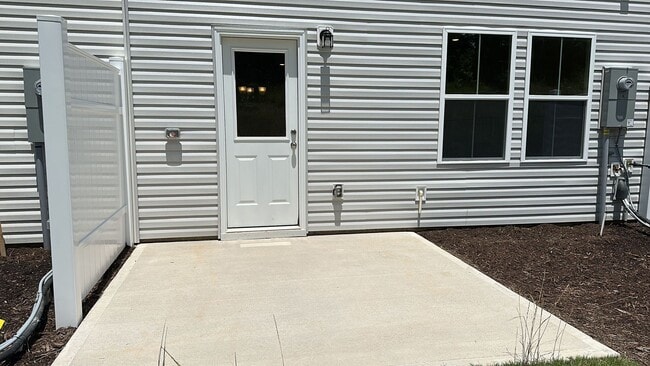 Photo - 897 Falls Grove Trl