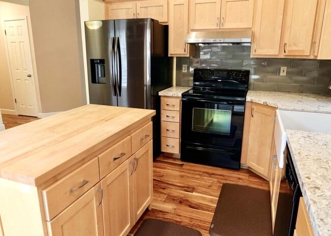 Photo - 1143 Grouse Dr