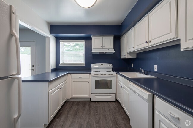 Building Photo - Oxford Townhomes