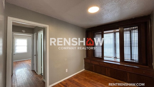 Photo - 4694 McCrory Ave