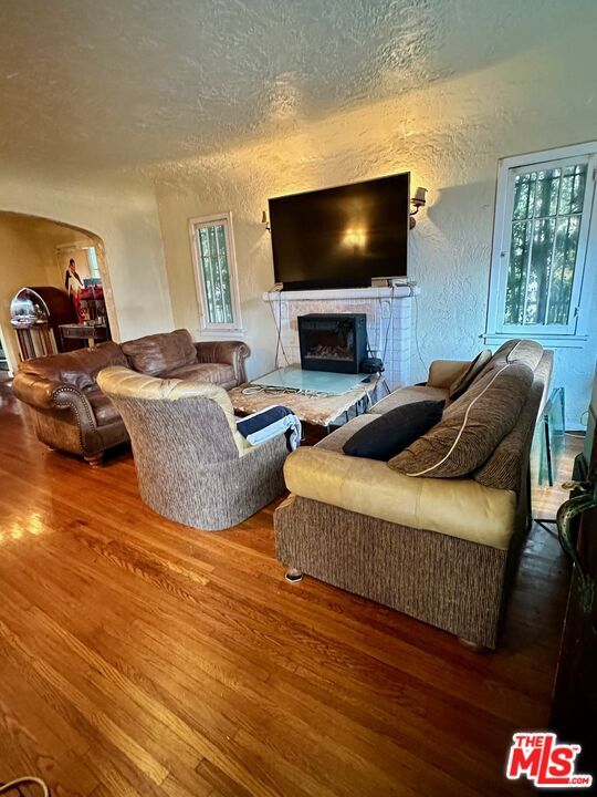 Photo - 1362 Masselin Ave