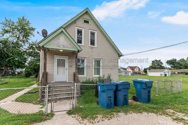 Building Photo - 107 Stevens Ave Unit 2