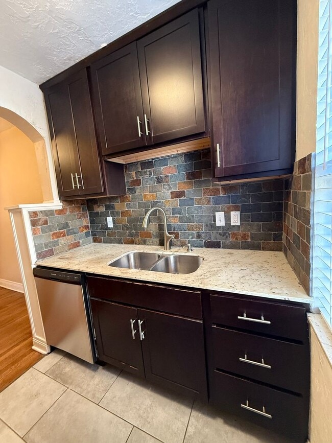 Building Photo - Modern 1-Bedroom, 1-Bath Apartment in Prim... Unit 1712-1