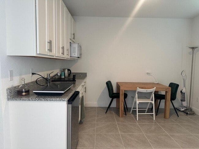 Building Photo - 467 SW Jeanne Ave Rental
