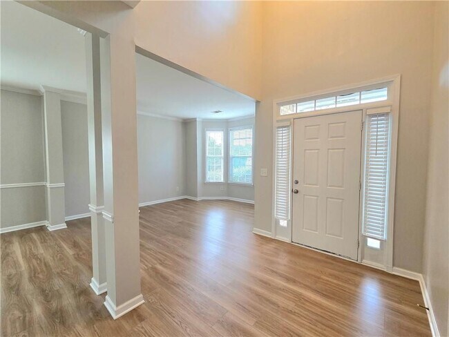 Photo - 621 Roxtree Ct NE