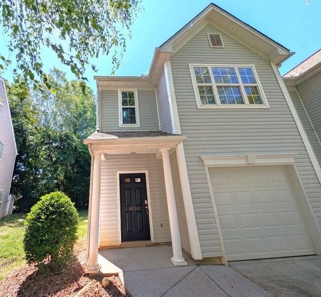 Building Photo - Charming, 2 Story End Unit Townhouse located in the Glenlea Park Community!