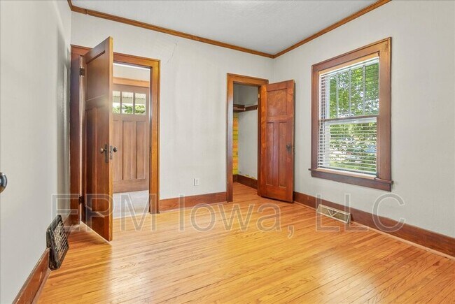 Photo - 1115 W 1st St