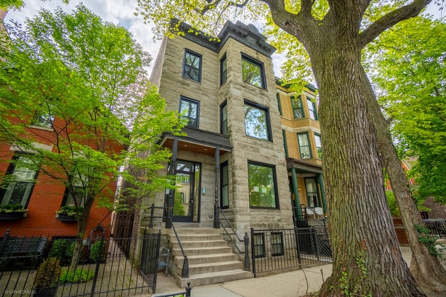 Building Photo - 2113 N Kenmore Ave