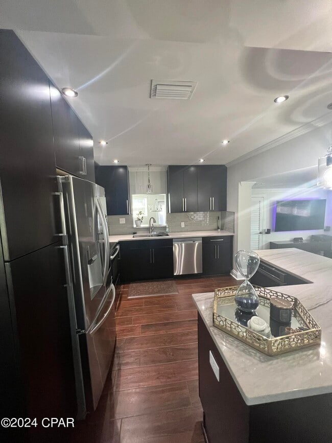 Building Photo - 1528 Oak Ave