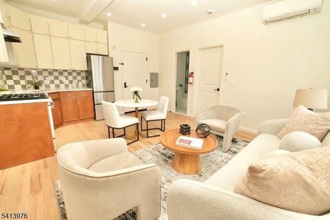 Photo - 15 Palisade Ave Unit 4