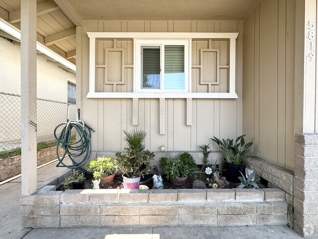 Building Photo - Charming and Updated Duplex in Peaceful Ca... Rental