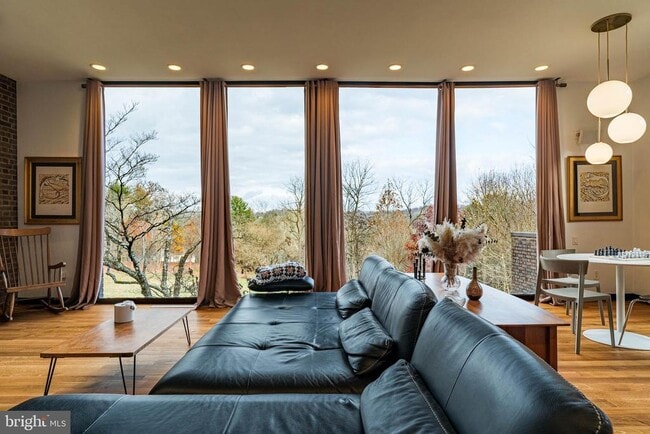 Photo - 857 Briarwood Rd