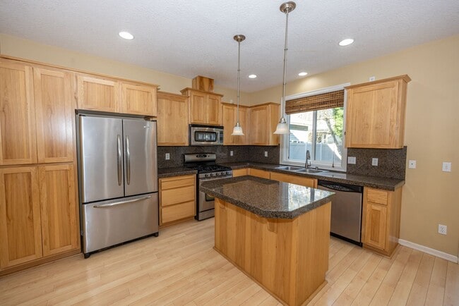 Photo - 3 bedr + Bonus room home in Battle Ground w/ AC