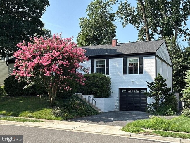 Building Photo - 3858 N Tazewell St Rental