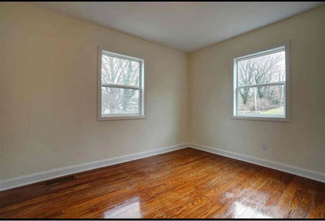 Photo - 465 Linden Cir