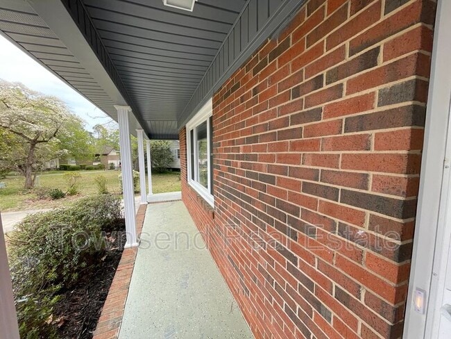 Building Photo - 1017 Xavier Dr