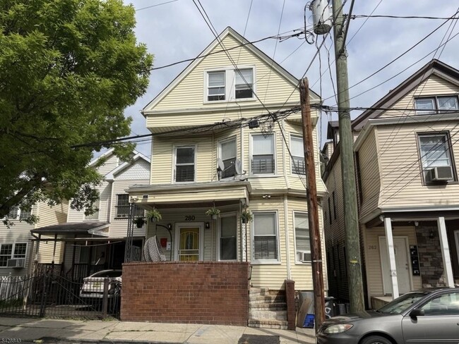 Building Photo - 280 S 6th St Unit 2