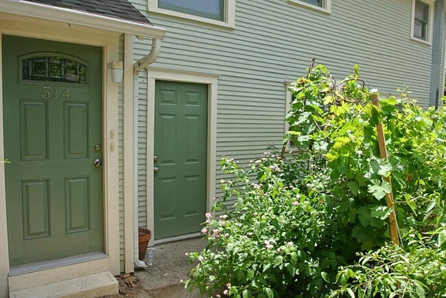 Photo - 514 E 15th St Unit 2