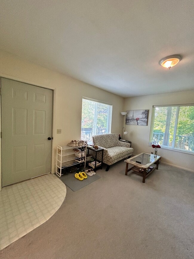 285 Waldorf Pl Unit B