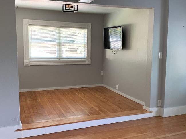 Photo - Downtown Auburn Charmer