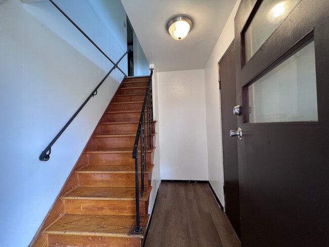 Photo - 609 8th St Unit 2